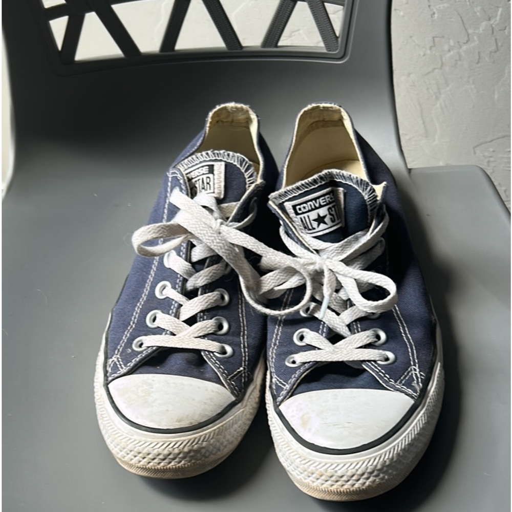 Blue converse used size 7 men’s, 9 women’s